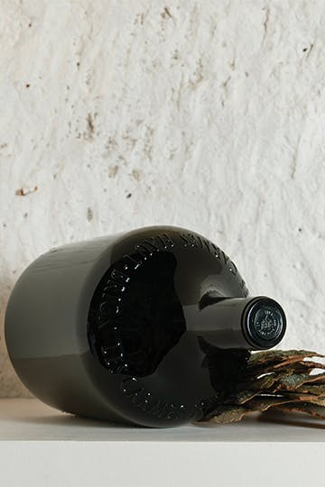To mark its 100th anniversary, Les Carmes Haut Brion is unveiling a wine of timeless elegance: "Hommage au siècle 1917-2017"